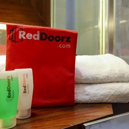 Reddoorz Plus Near Tugu Jogja Джок'якарта Екстер'єр фото