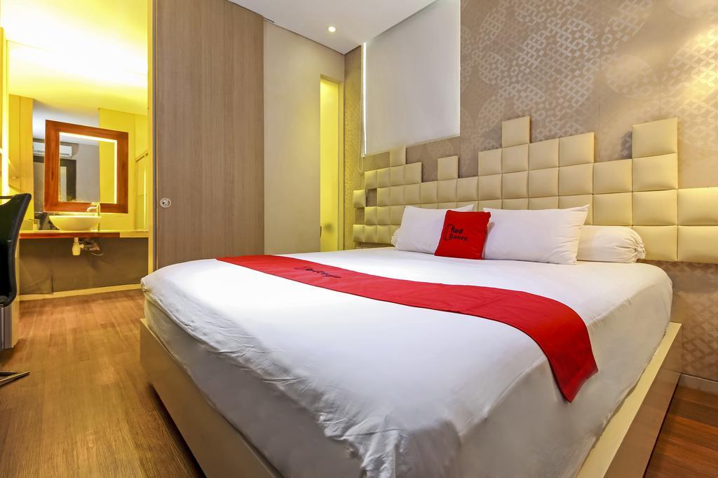 Reddoorz Plus Near Tugu Jogja Джок'якарта Екстер'єр фото