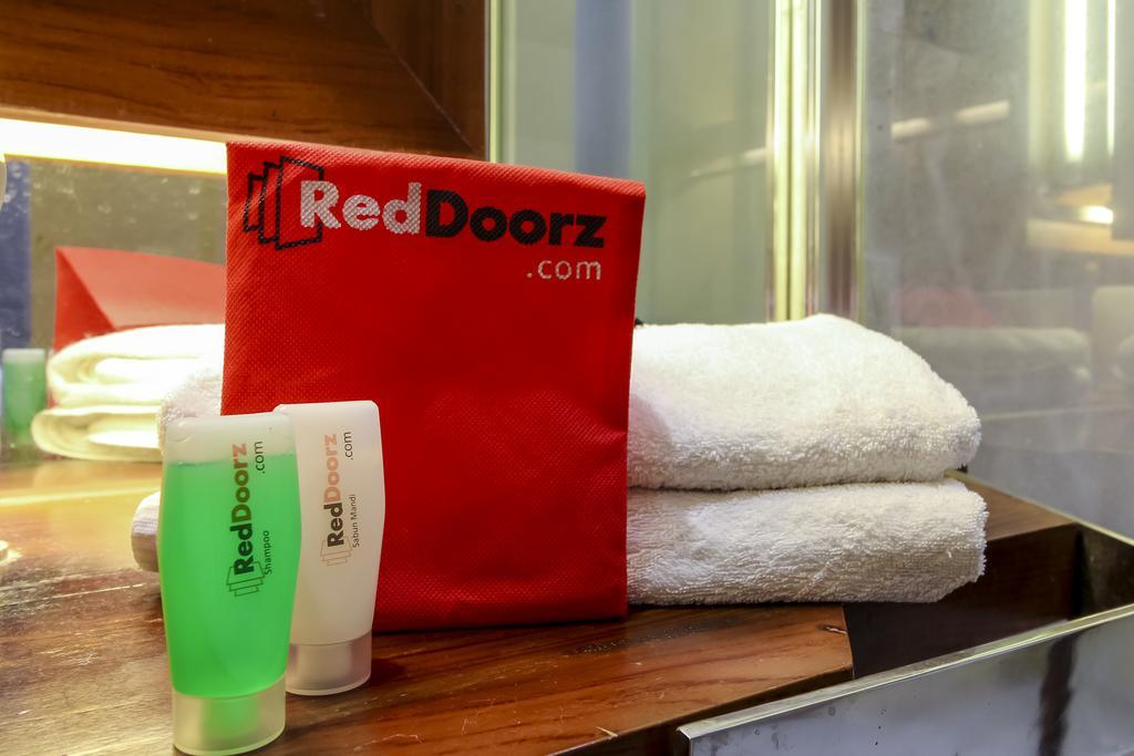 Reddoorz Plus Near Tugu Jogja Джок'якарта Екстер'єр фото